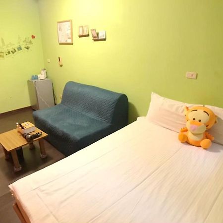 Happines Trip Inn Taichung Exteriör bild