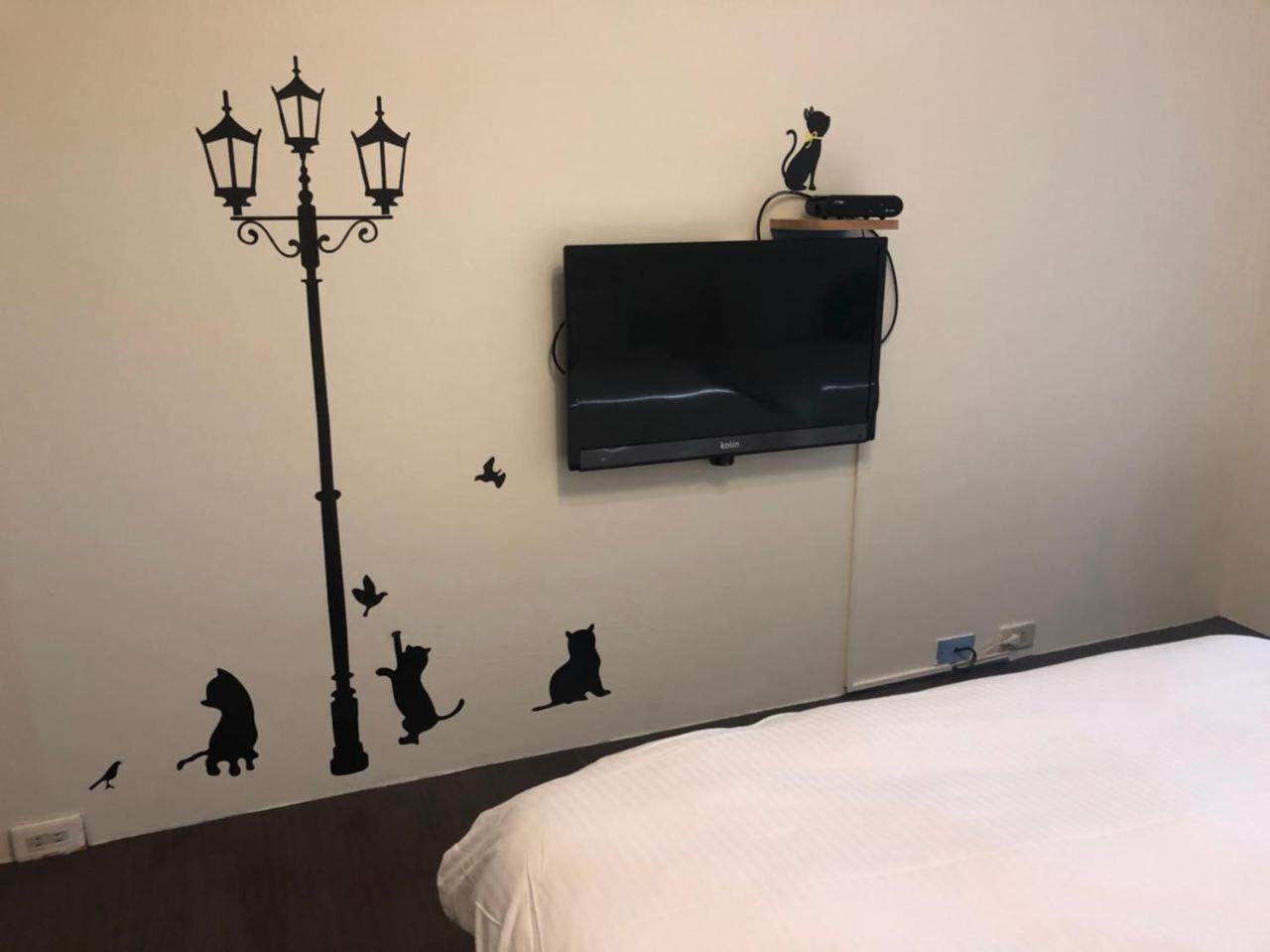 Happines Trip Inn Taichung Exteriör bild