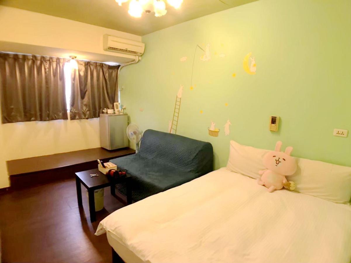 Happines Trip Inn Taichung Exteriör bild