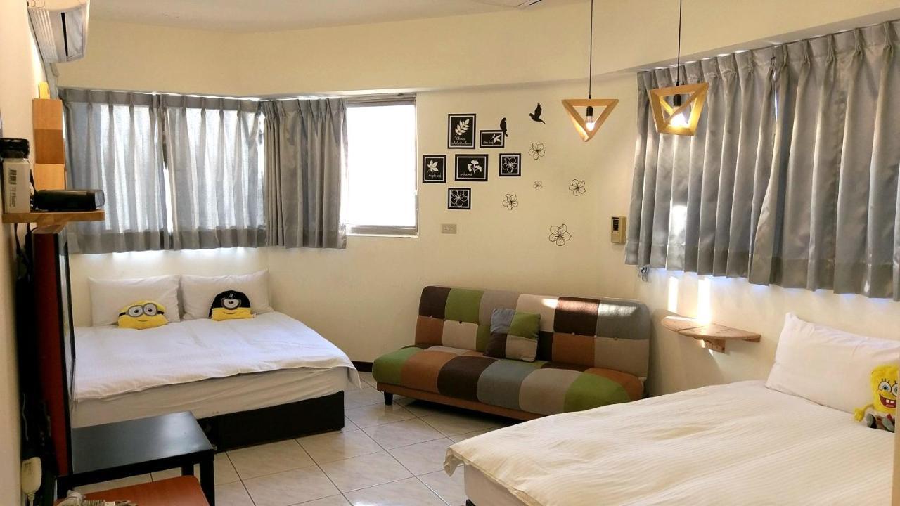 Happines Trip Inn Taichung Exteriör bild