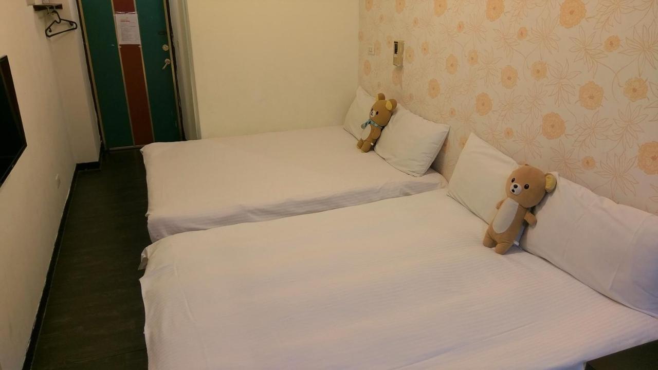Happines Trip Inn Taichung Exteriör bild
