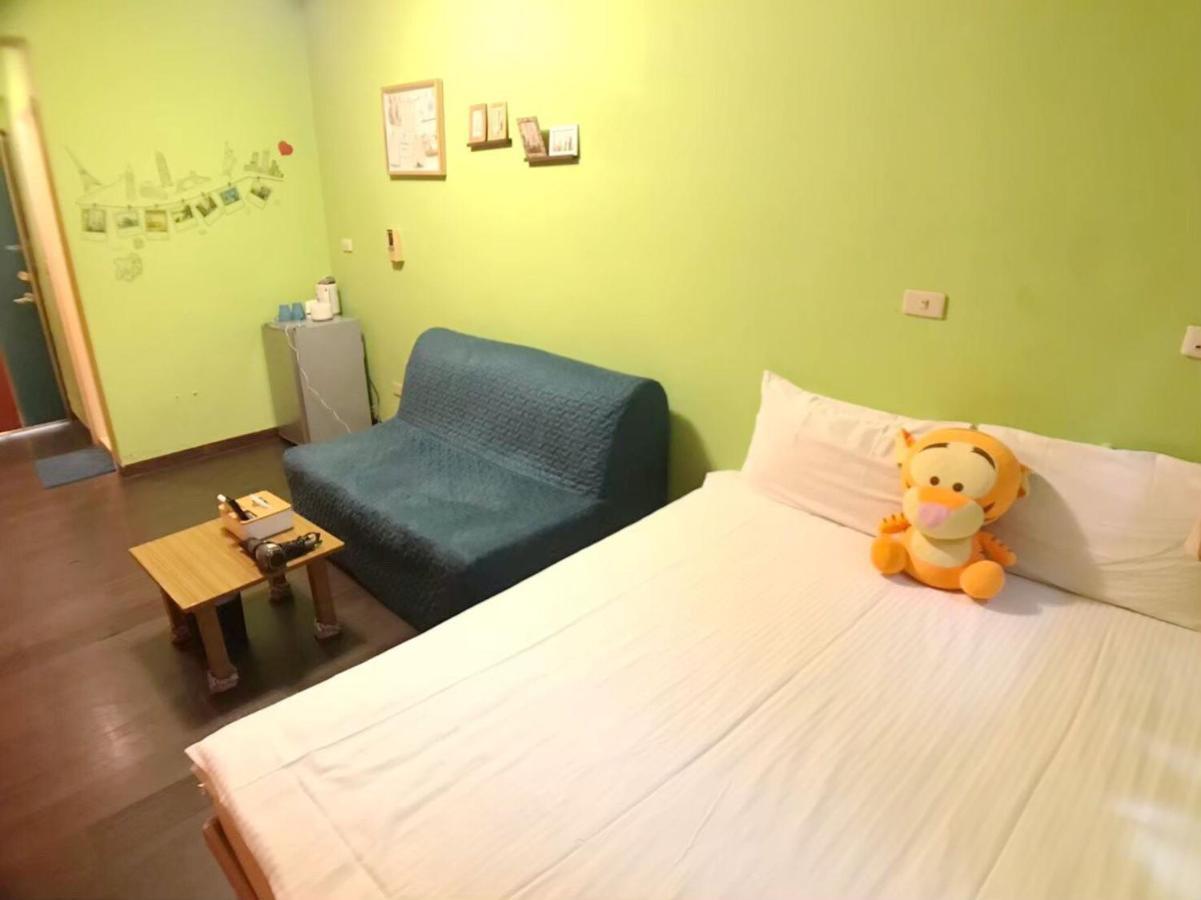 Happines Trip Inn Taichung Exteriör bild