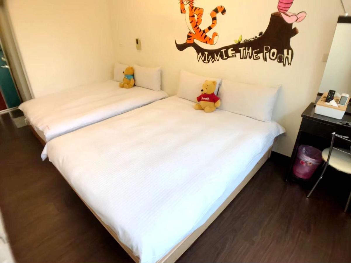 Happines Trip Inn Taichung Exteriör bild