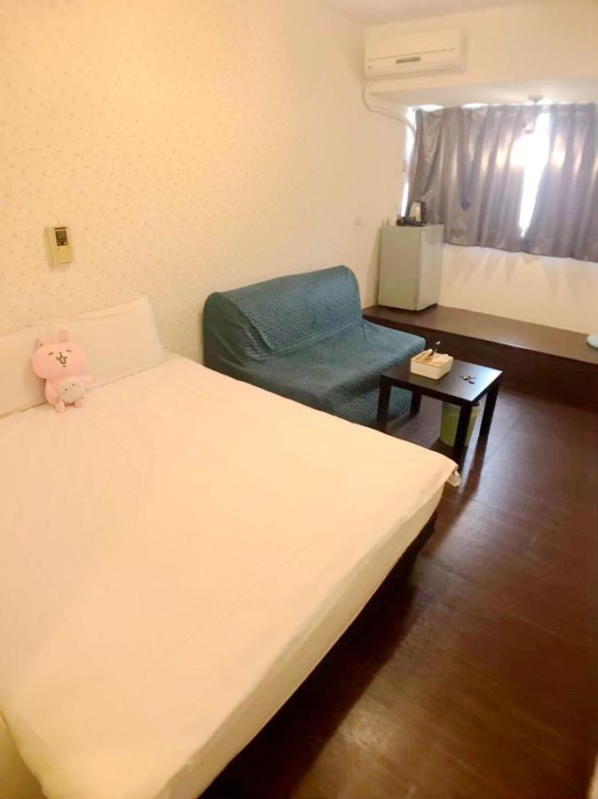 Happines Trip Inn Taichung Exteriör bild
